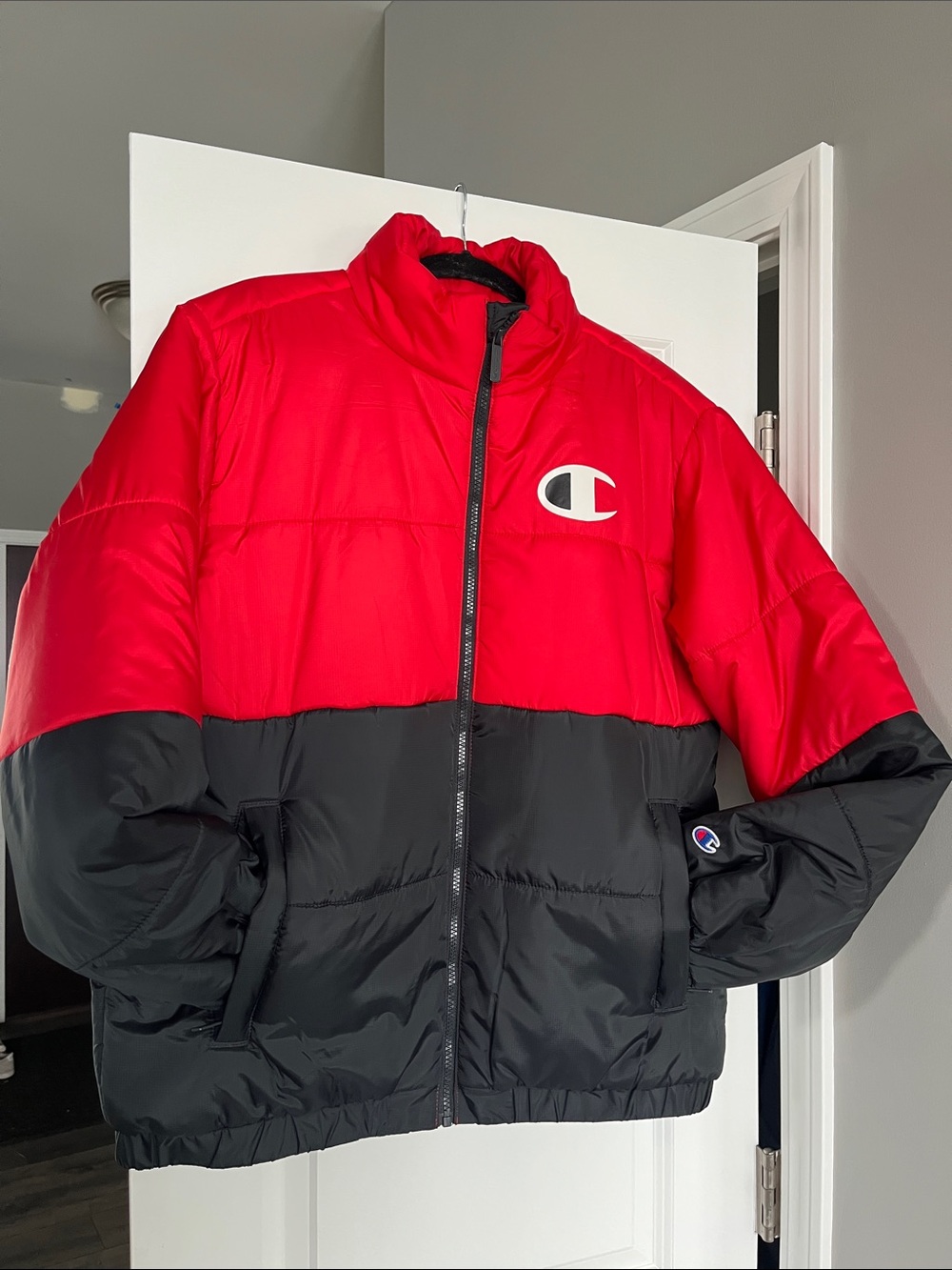 Champion Red Black Colorblock Puffer Jacket Big C Logo Full Zip Coat size Medium